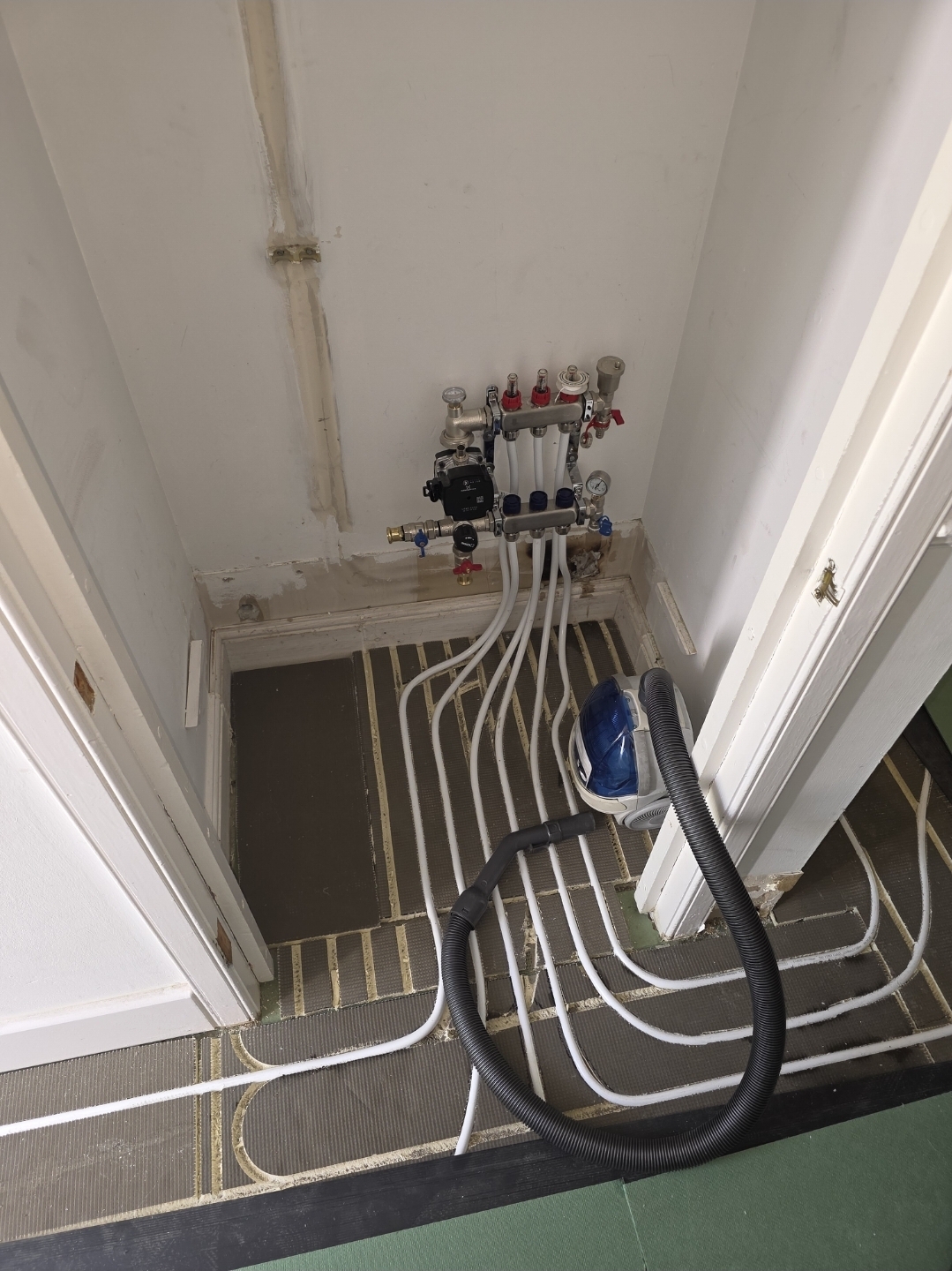 Underfloor heating install